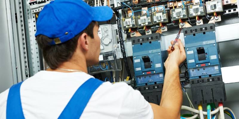 خدمات برق صنعتی و تعمیر انواع تابلوهای صنعتی