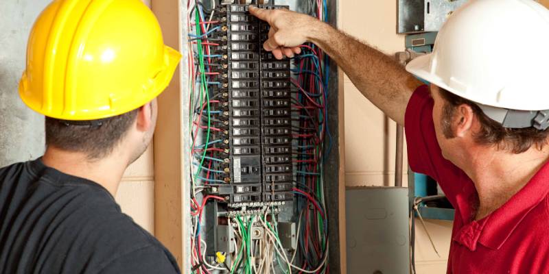 خدمات برق صنعتی و نصب انواع تابلوهای صنعتی